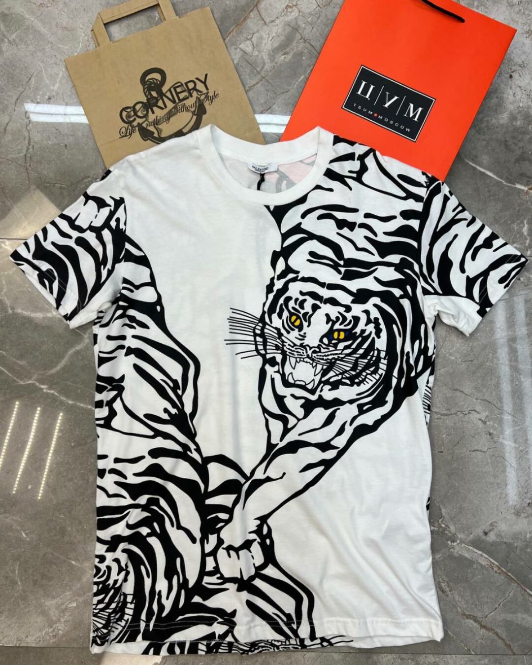 Футболка Valentino