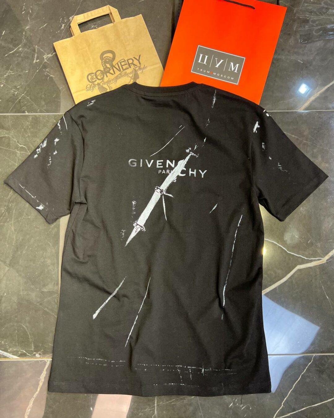 Футболка Givenchy