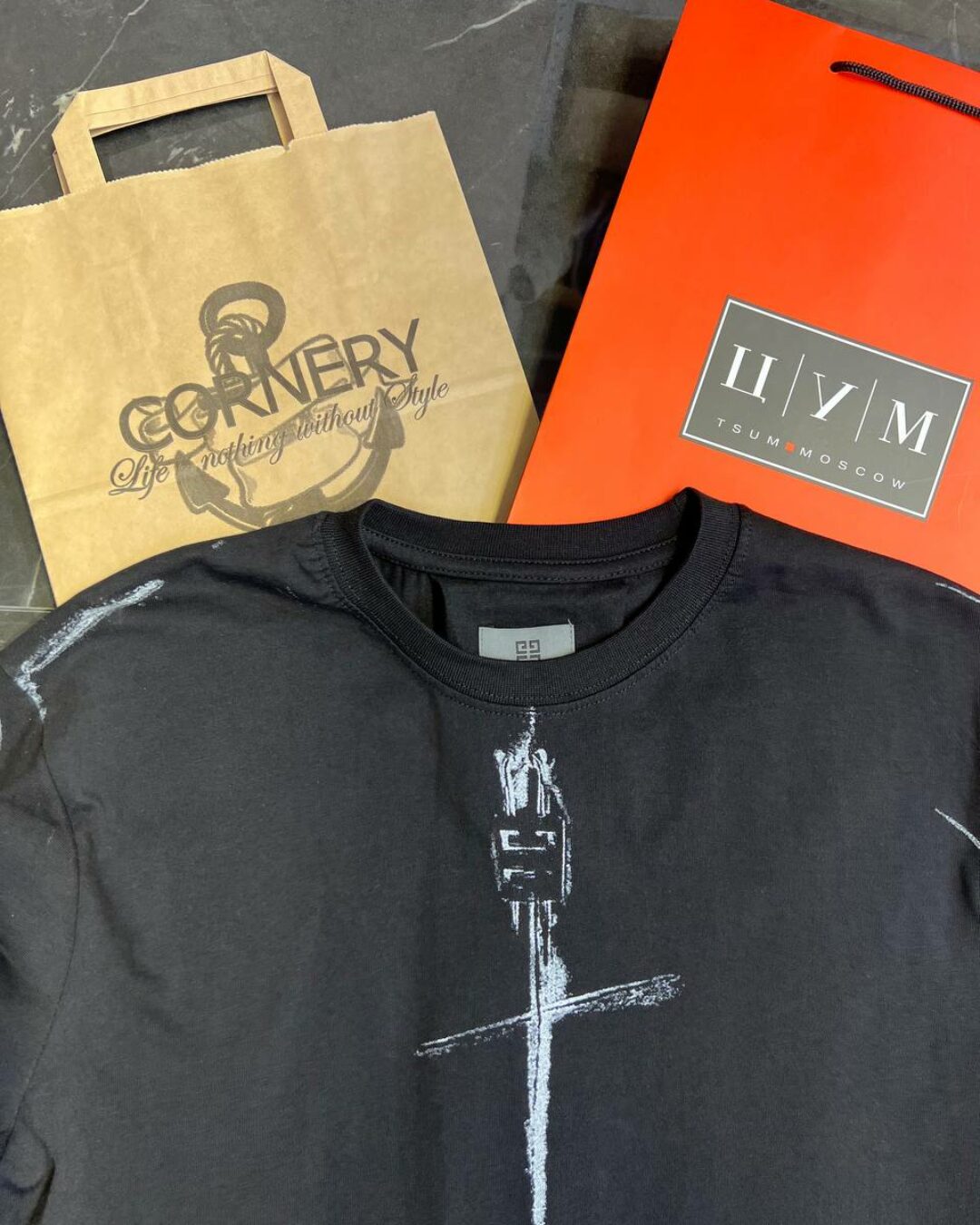 Футболка Givenchy