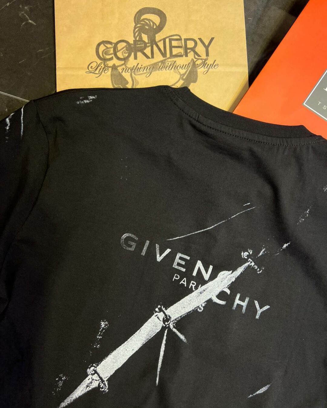 Футболка Givenchy