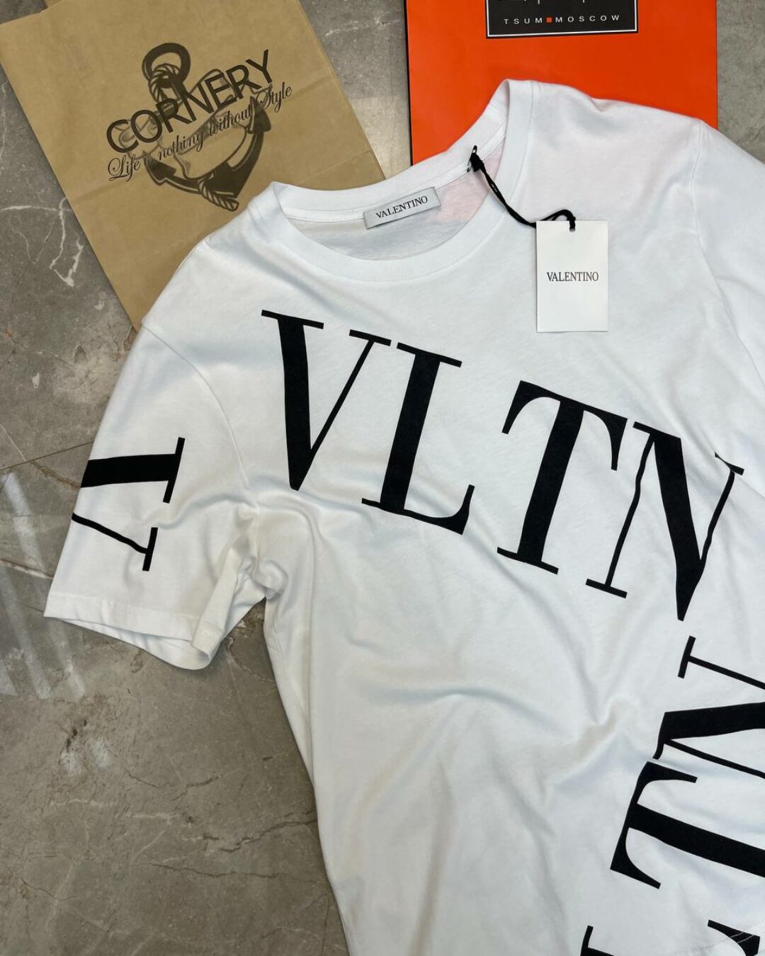 Футболка Valentino