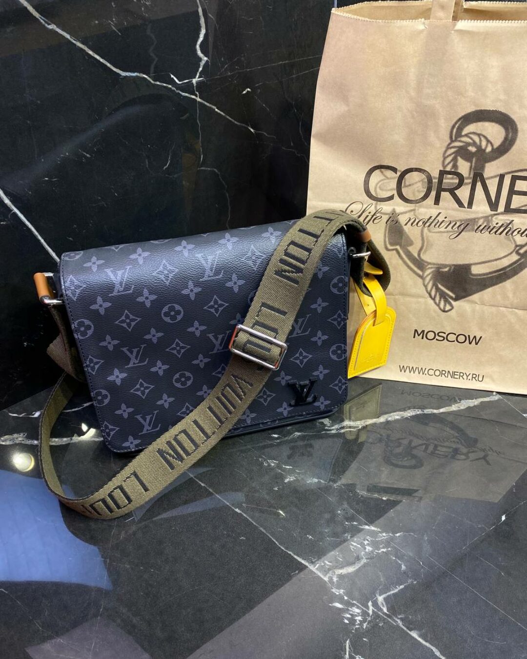 Сумка Louis Vuitton District PM