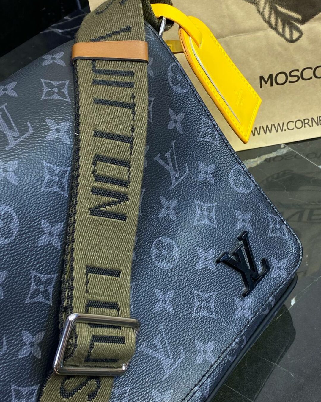 Сумка Louis Vuitton District PM