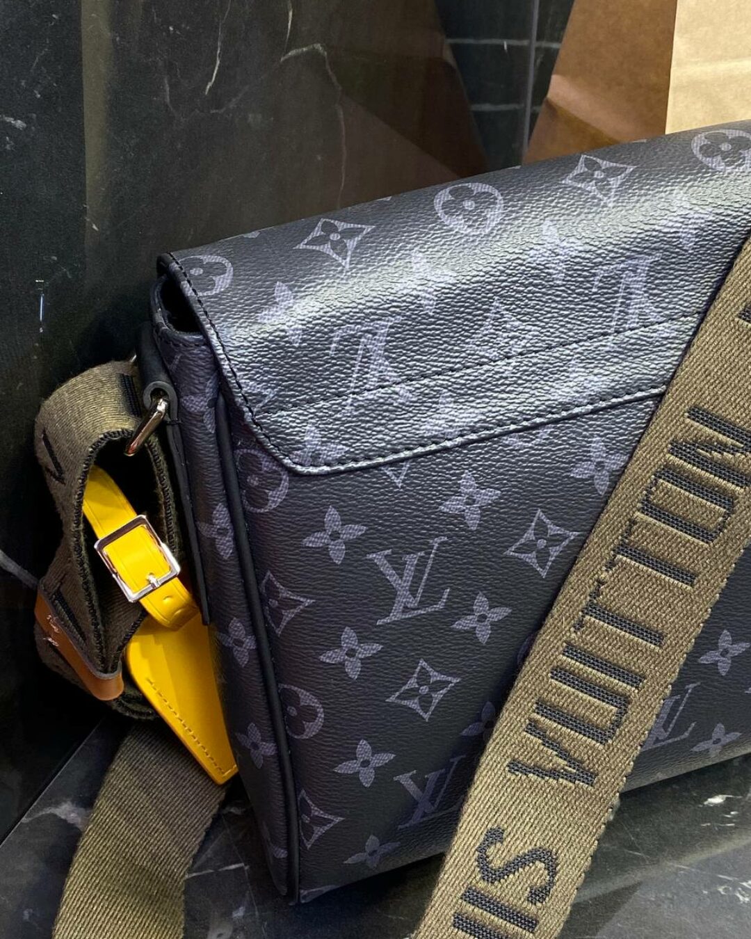 Сумка Louis Vuitton District PM