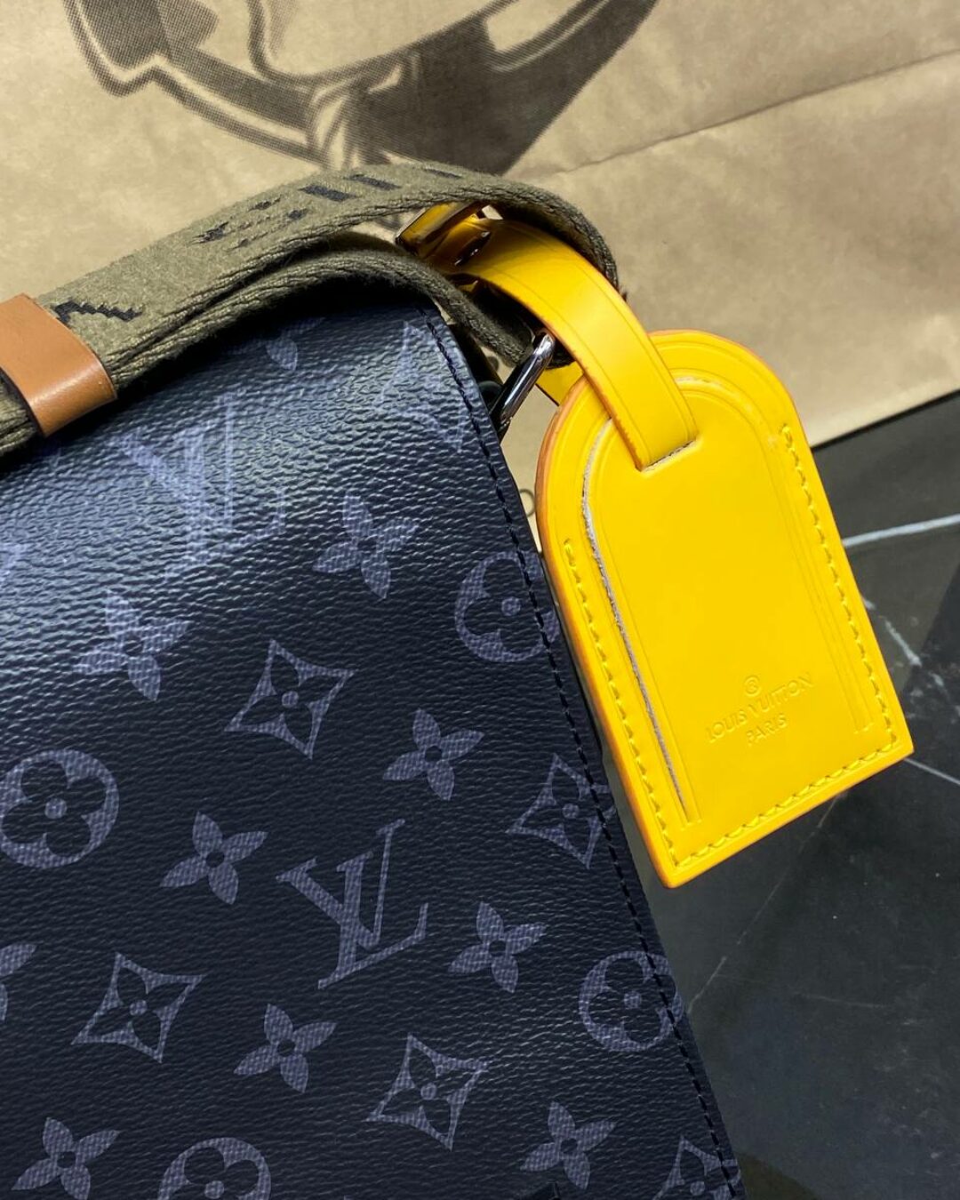 Сумка Louis Vuitton District PM