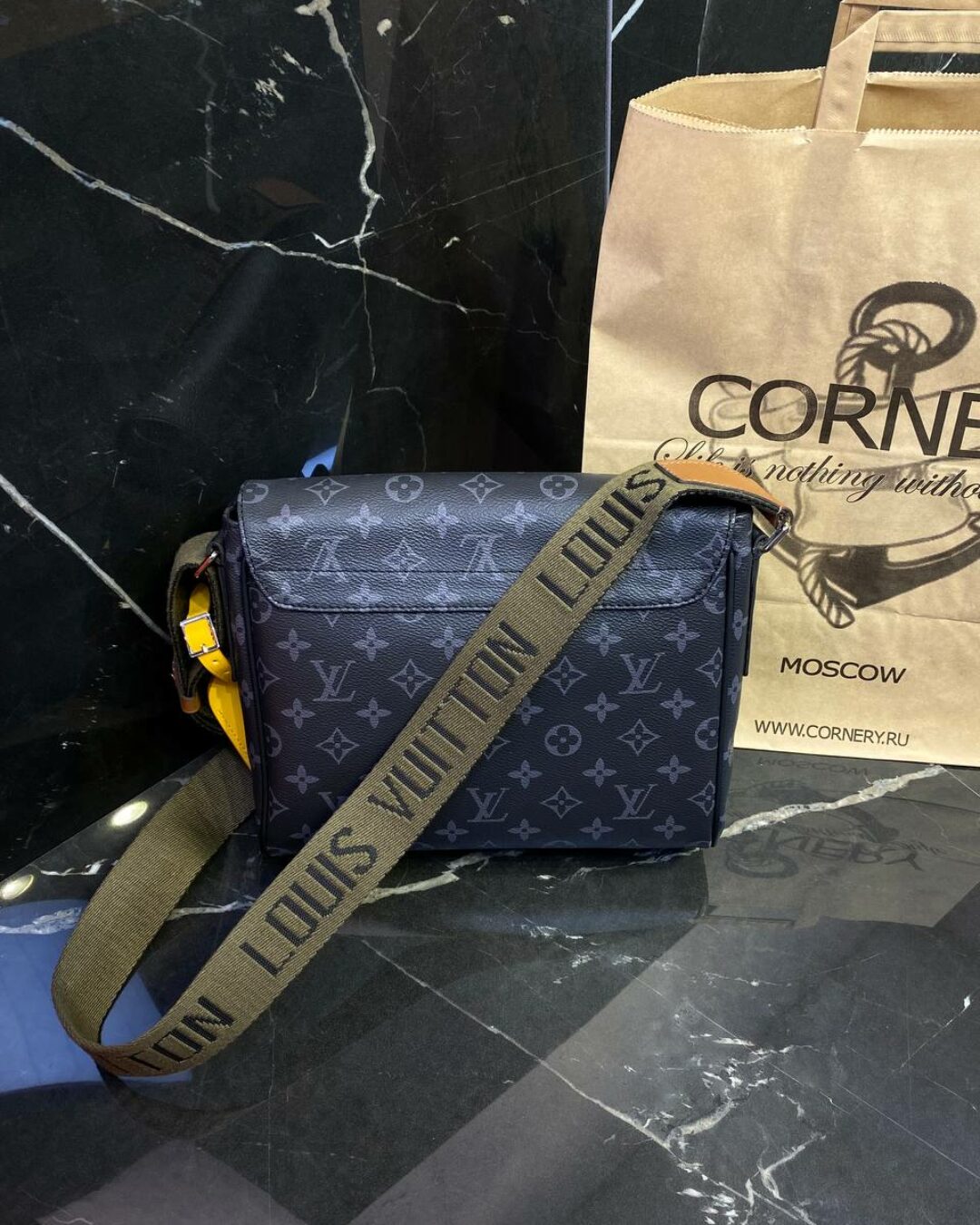 Сумка Louis Vuitton District PM