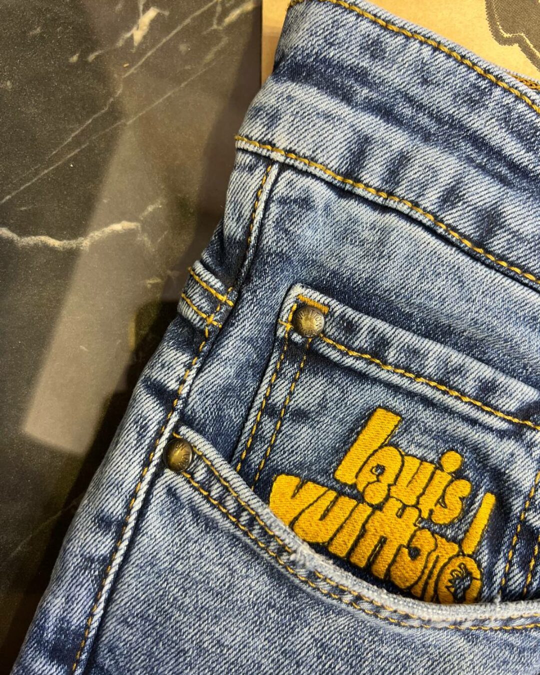 Джинсы Louis Vuitton