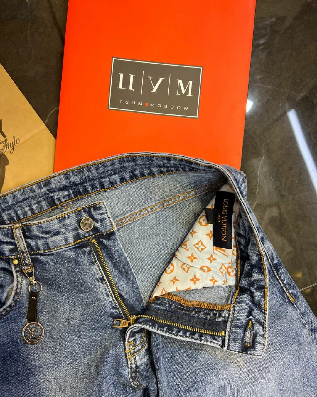 Джинсы Louis Vuitton