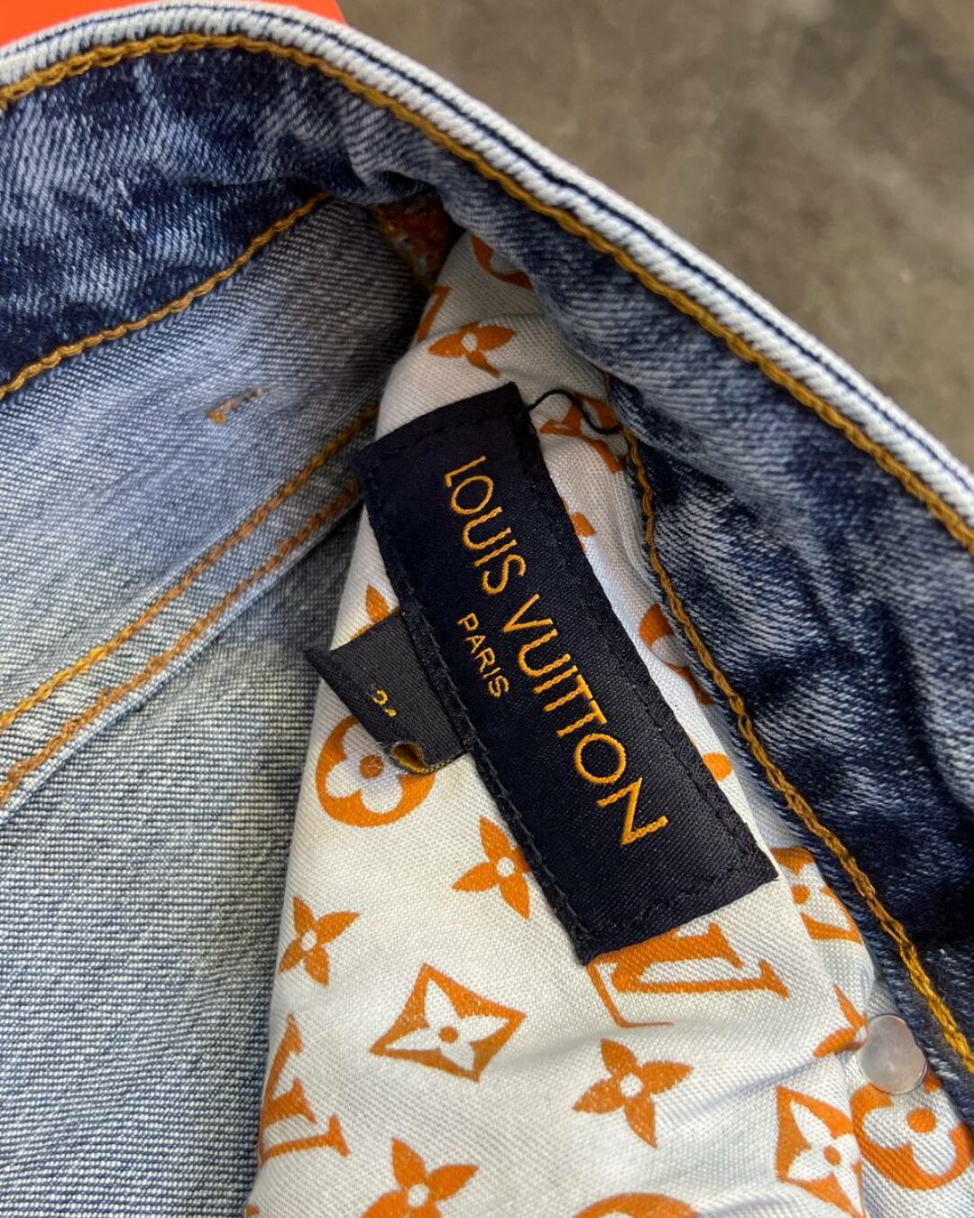 Джинсы Louis Vuitton
