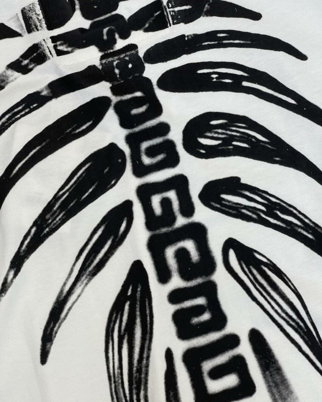 Футболка Givenchy
