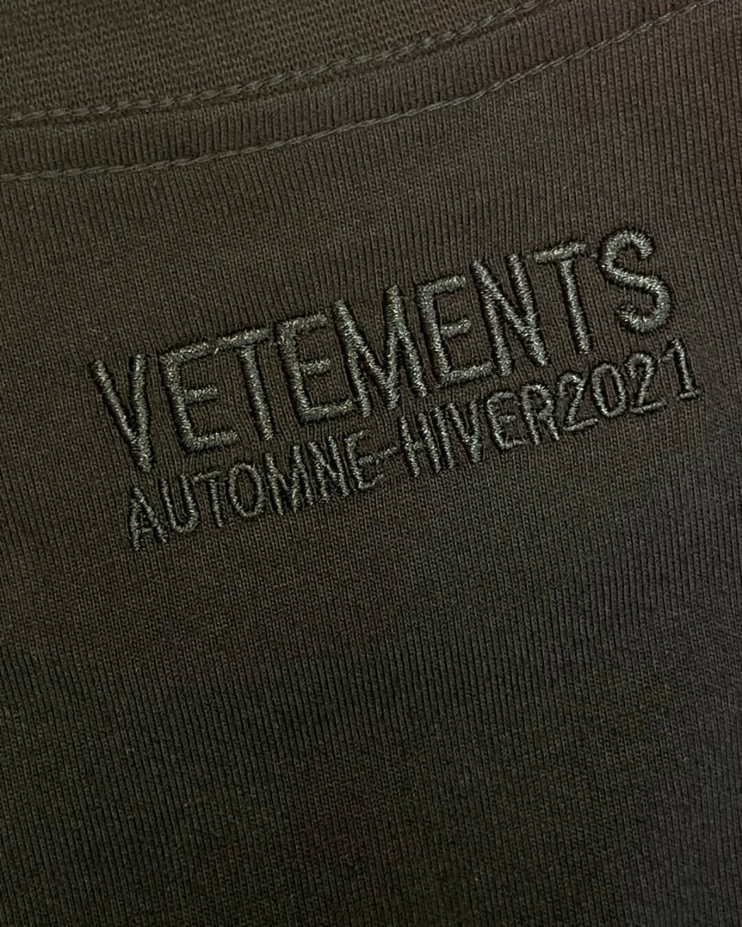 Футболка Vetements Strass Logo — фото 9