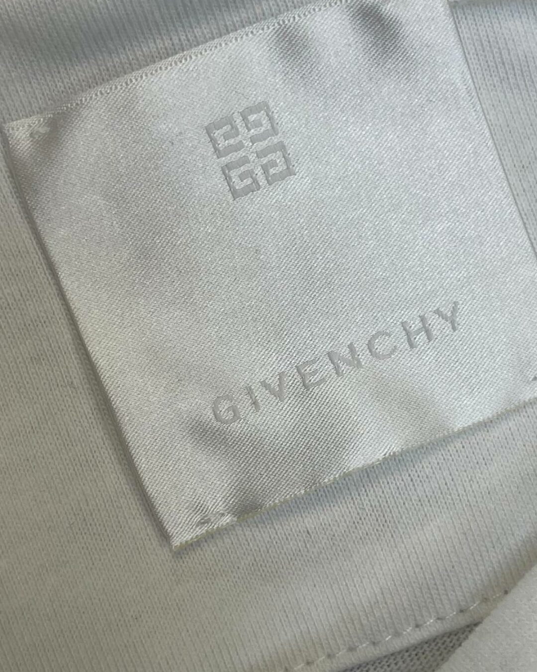 Футболка Givenchy