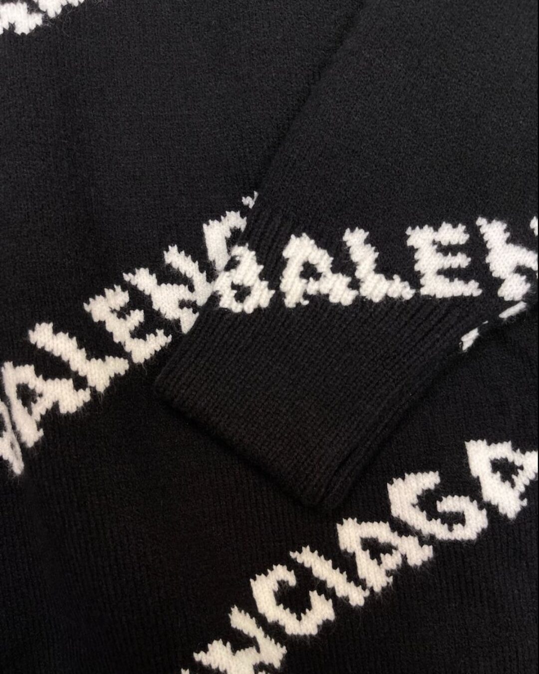 Свитер Balenciaga — фото 5