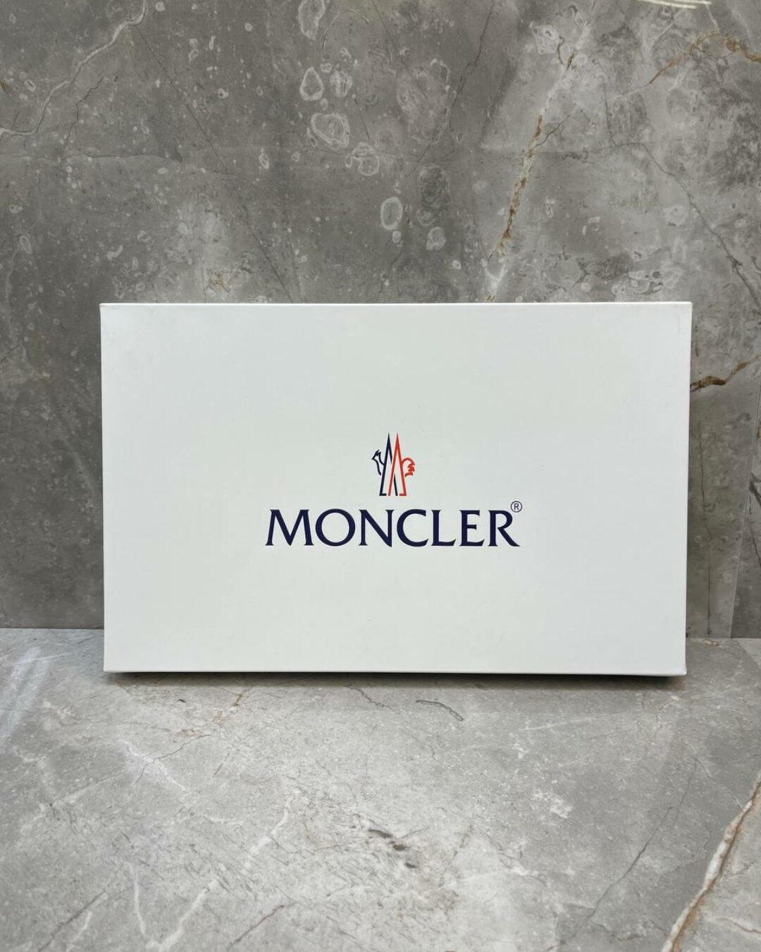 Коробка Moncler