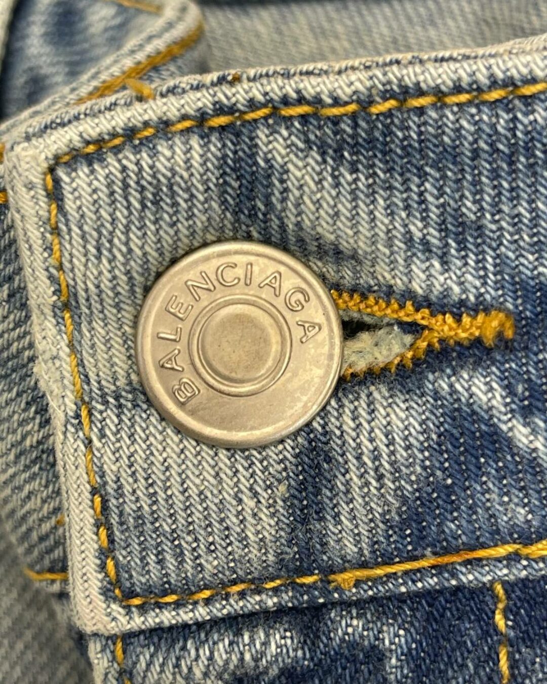 Джинсы Balenciaga