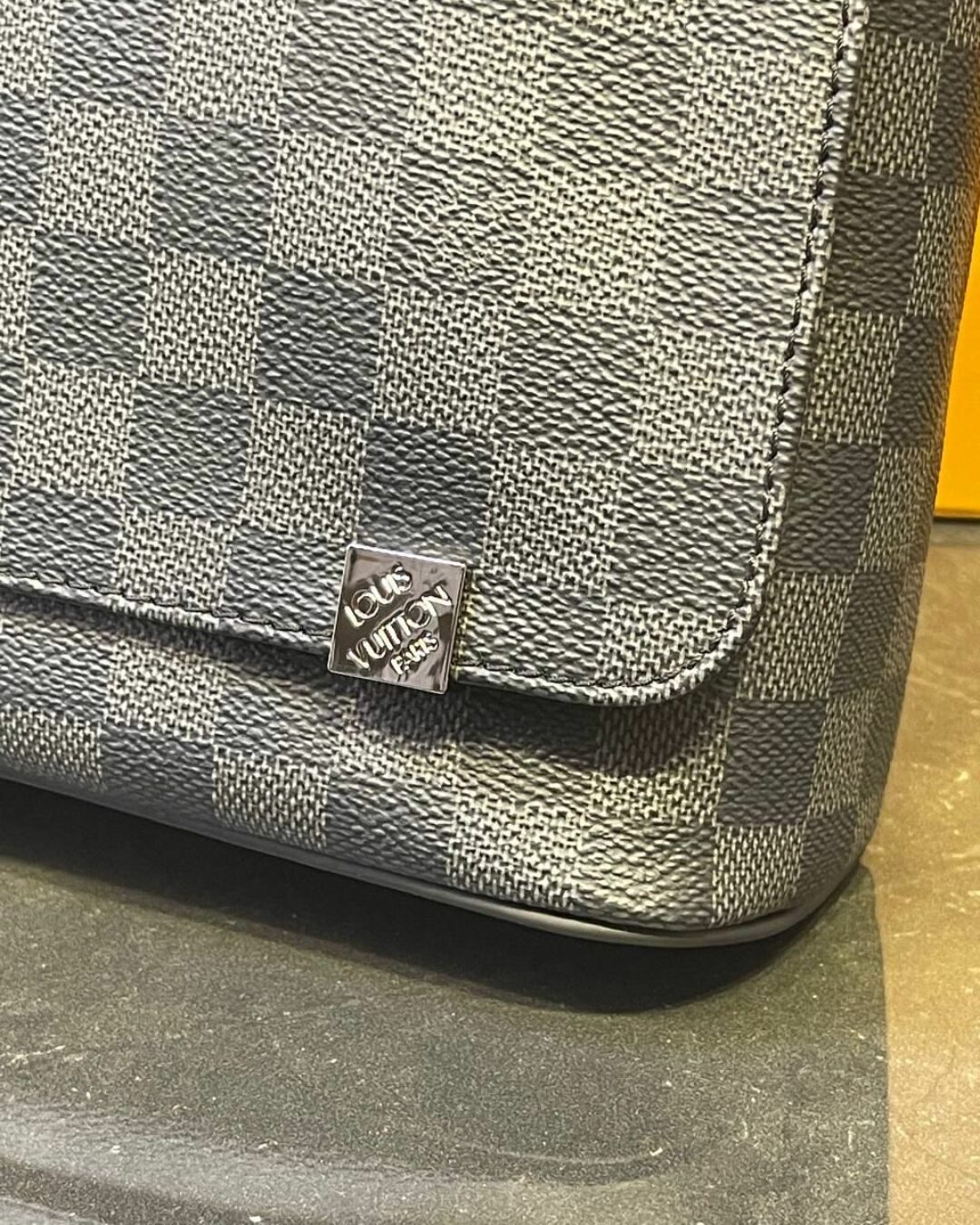 Сумка Louis Vuitton District PM