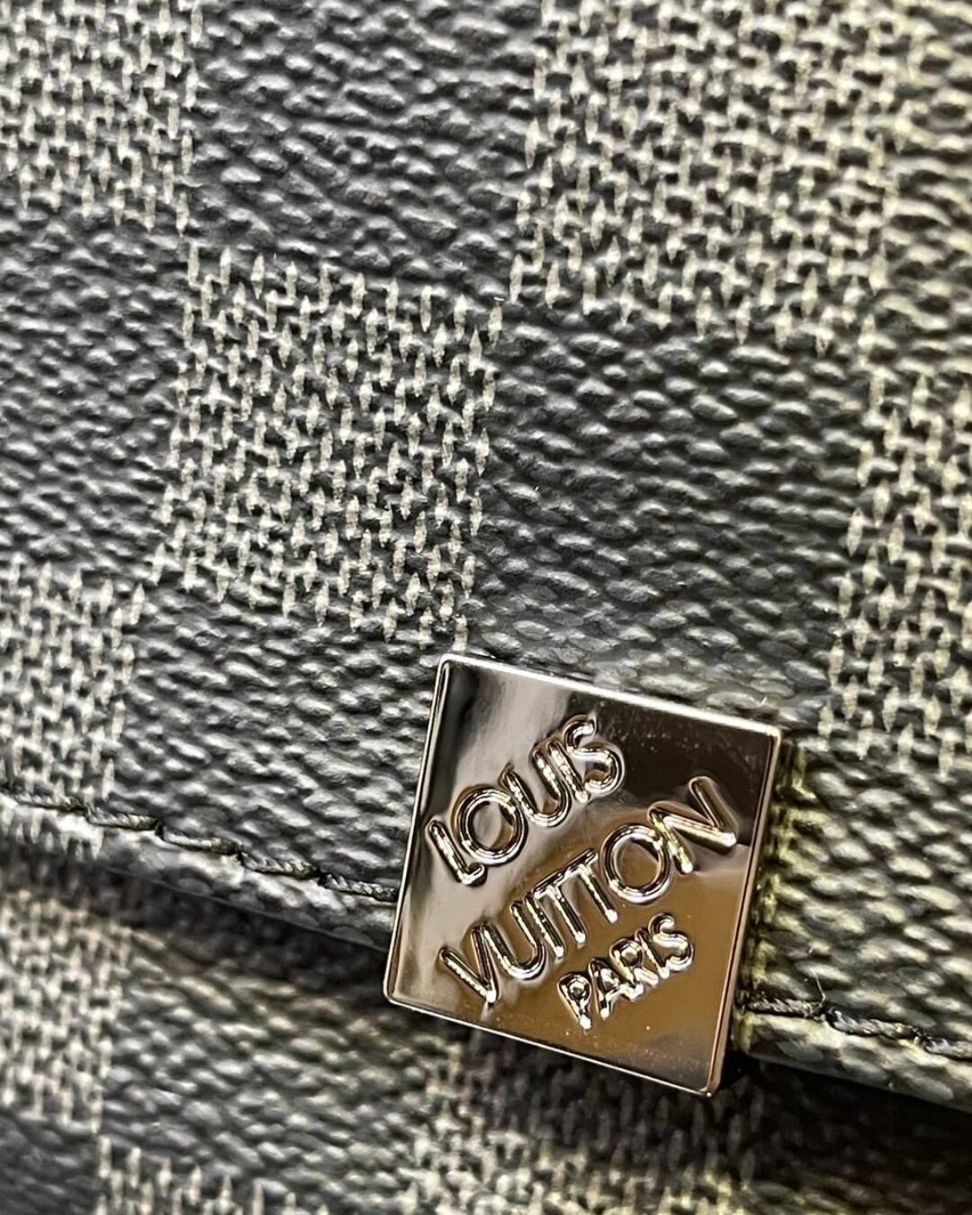 Сумка Louis Vuitton District PM