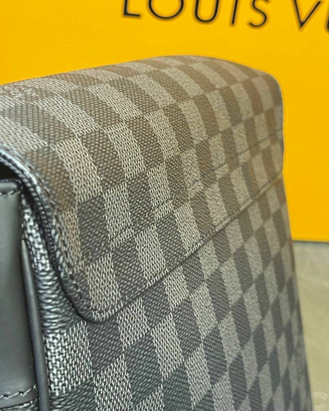 Сумка Louis Vuitton District PM