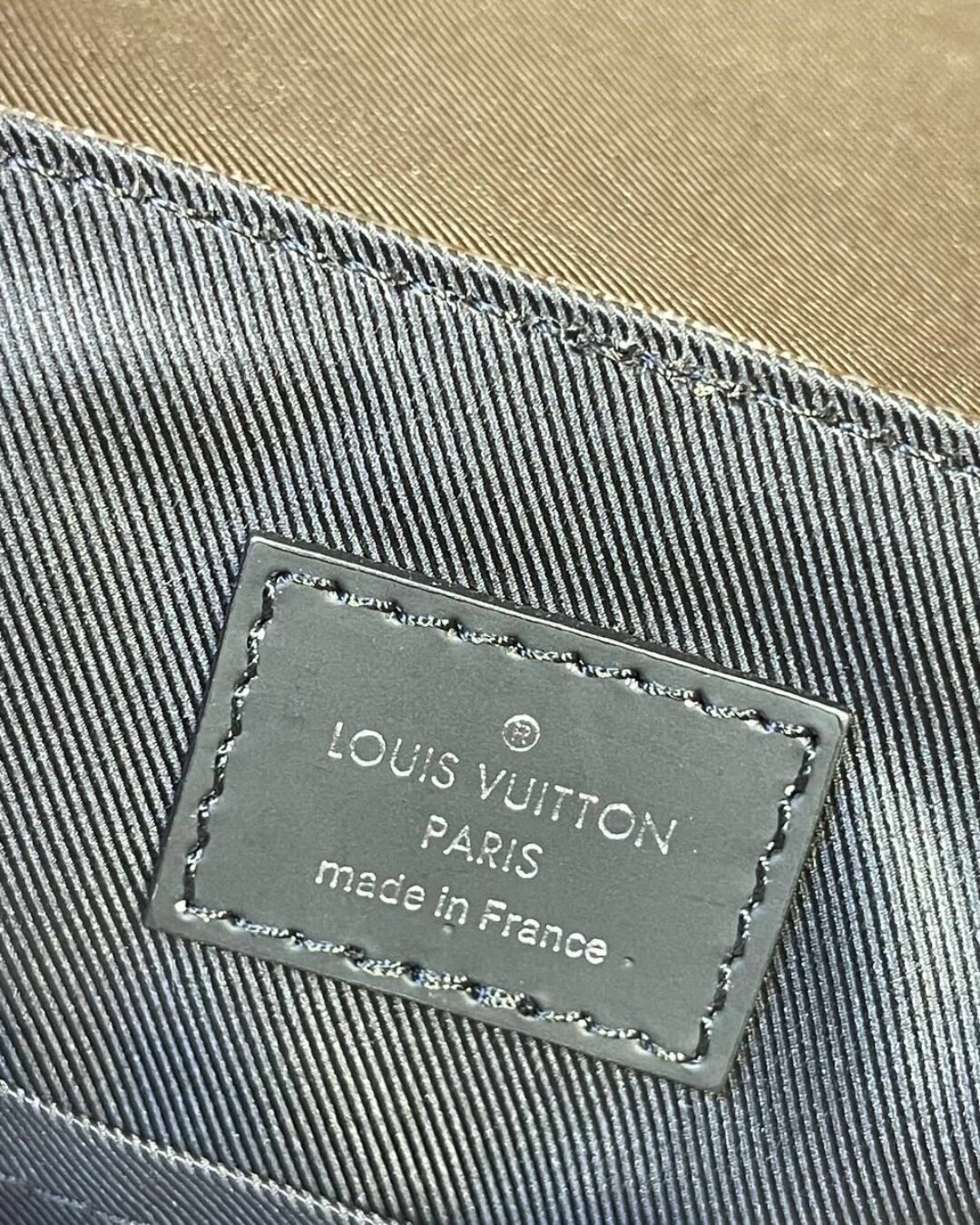 Сумка Louis Vuitton District PM