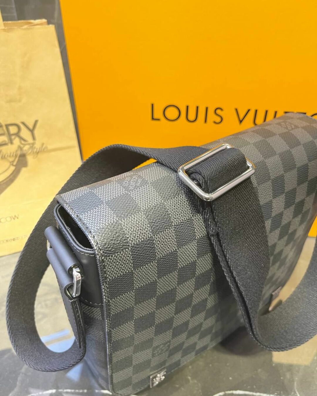 Сумка Louis Vuitton District PM
