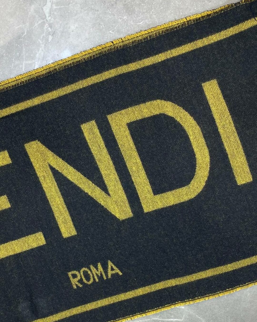 Шарф Fendi