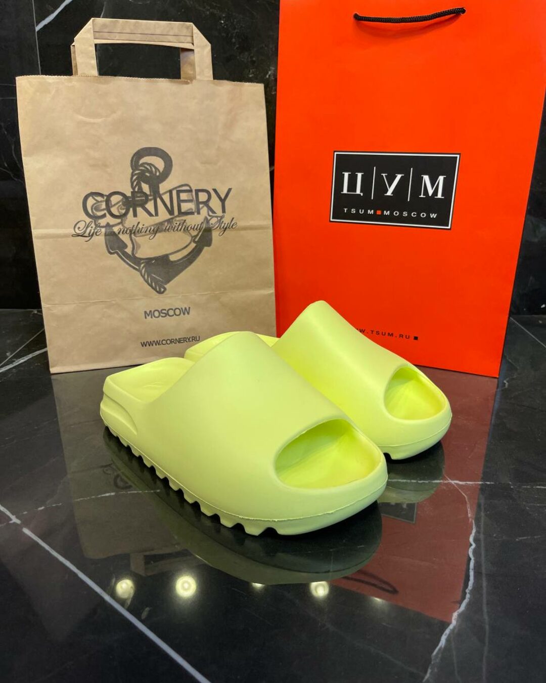 Yeezy Slide "Glow Green"