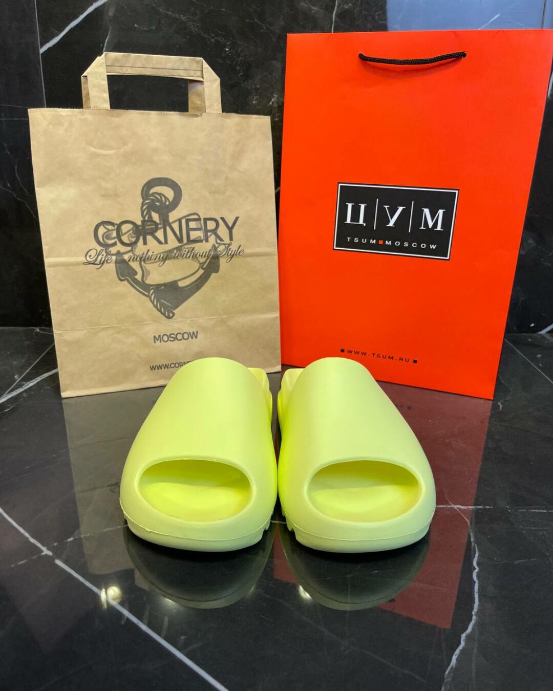 Yeezy Slide "Glow Green"