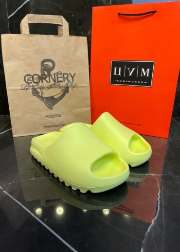 Yeezy Slide "Glow Green" (дисконт)