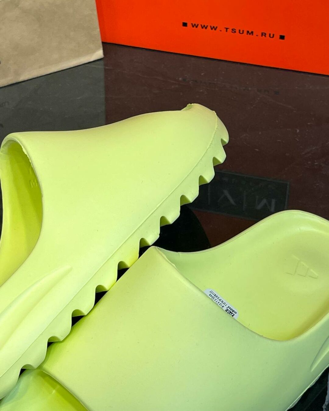 Yeezy Slide "Glow Green"