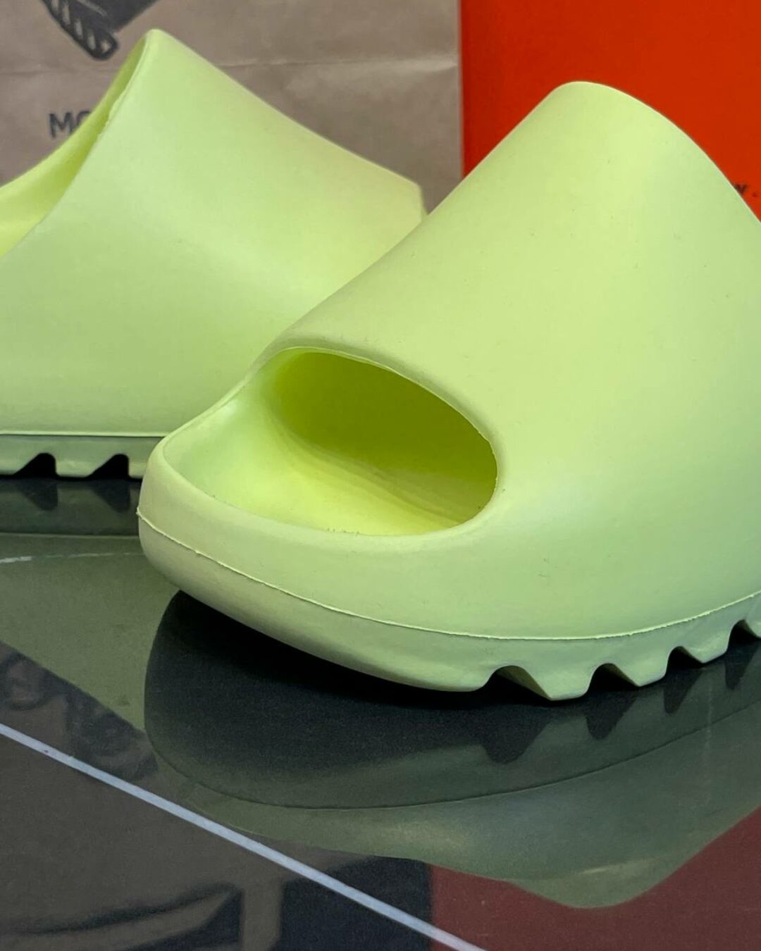 Yeezy Slide "Glow Green"