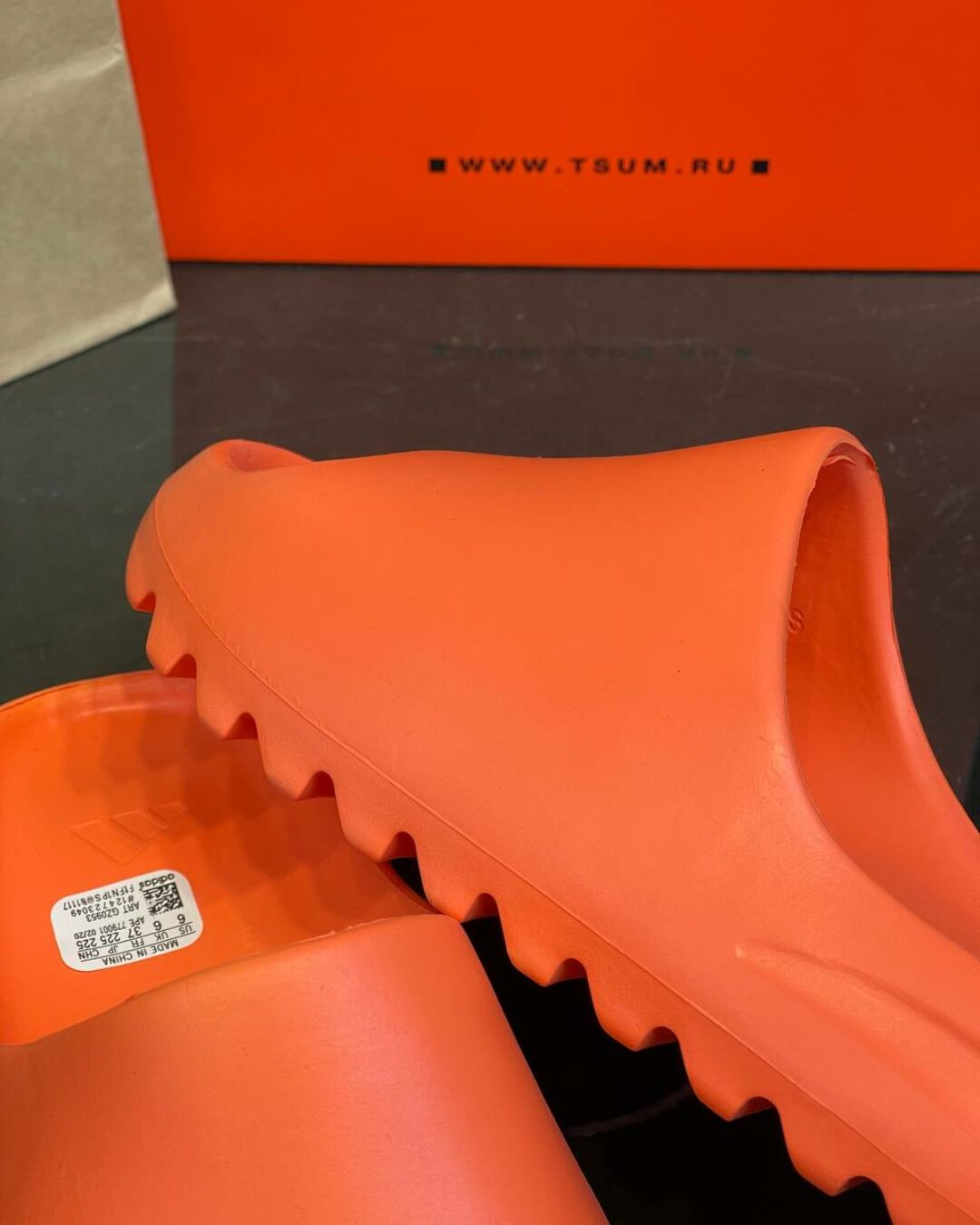 Yeezy Slide "Enflame Orange"