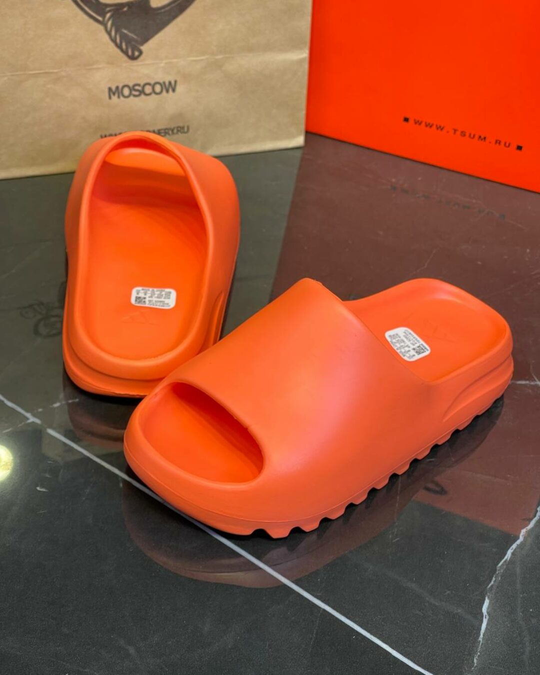 Yeezy Slide "Enflame Orange"