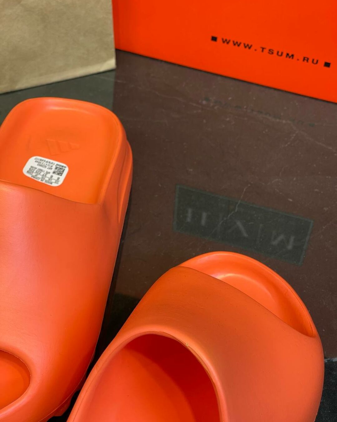 Yeezy Slide "Enflame Orange"