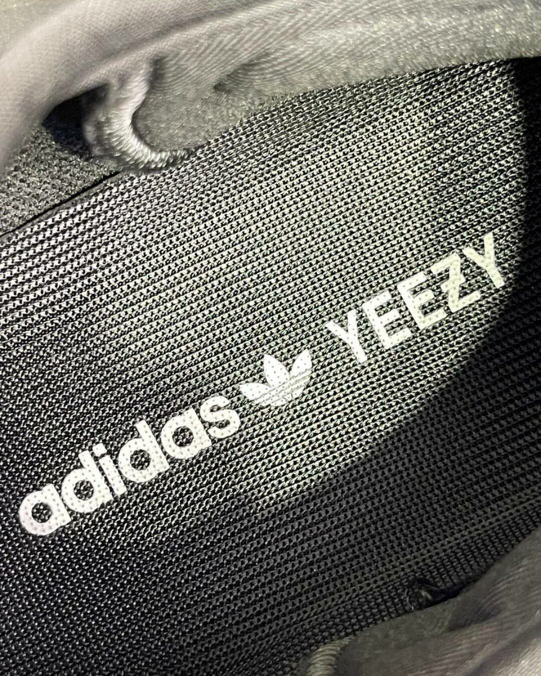 Yeezy  350 V2 Core Black/Red