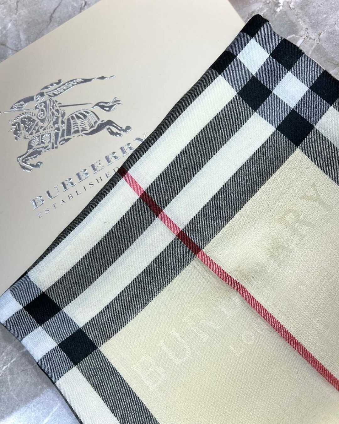 Шарф Burberry