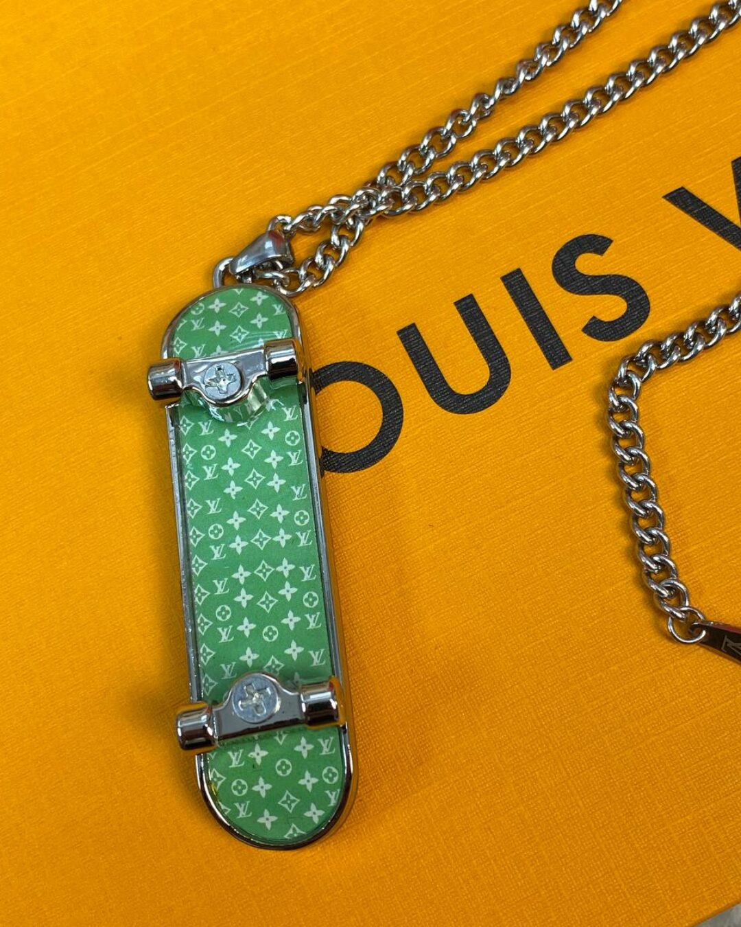 Цепочка Louis Vuitton