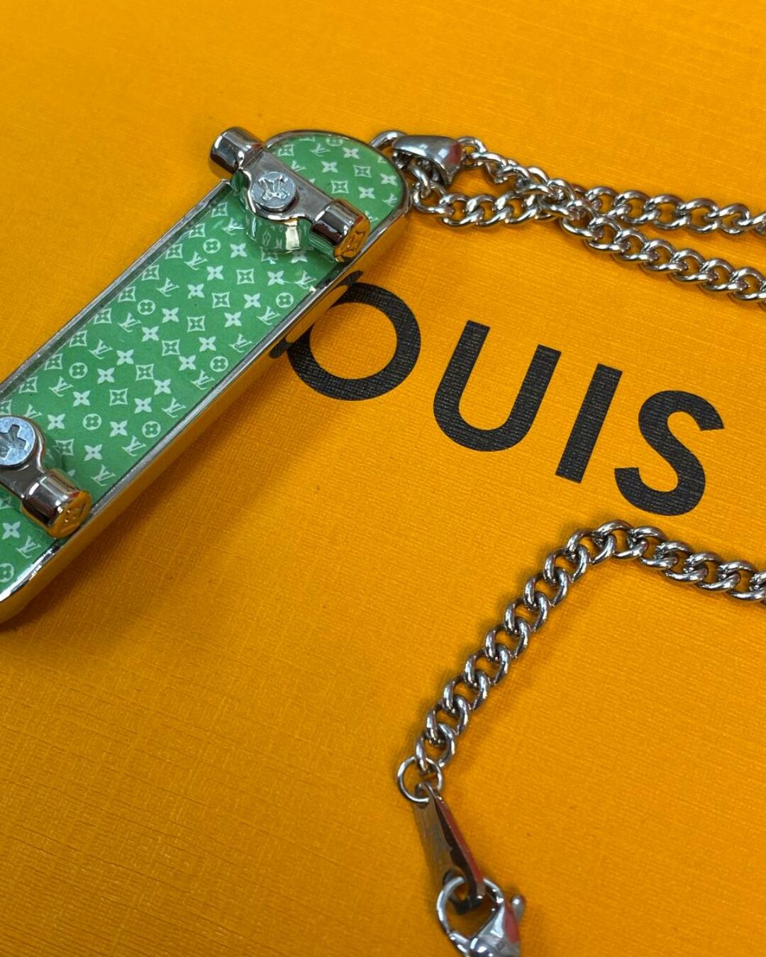 Цепочка Louis Vuitton