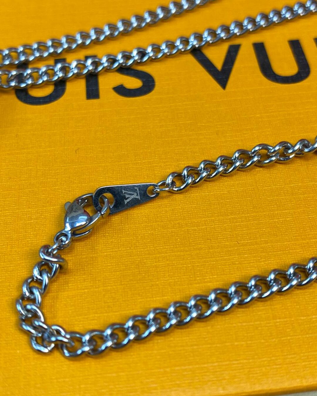 Цепочка Louis Vuitton