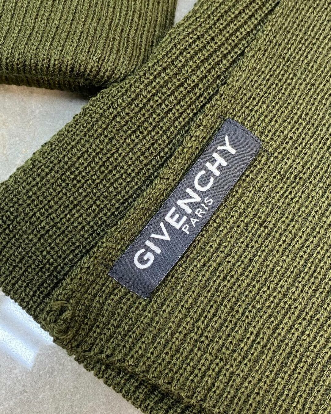 Комплект шапка+шарф Givenchy