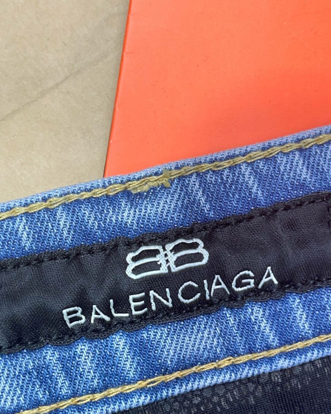 Джинсы Balenciaga