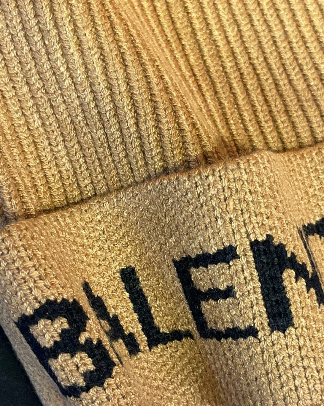 Шапка Balenciaga