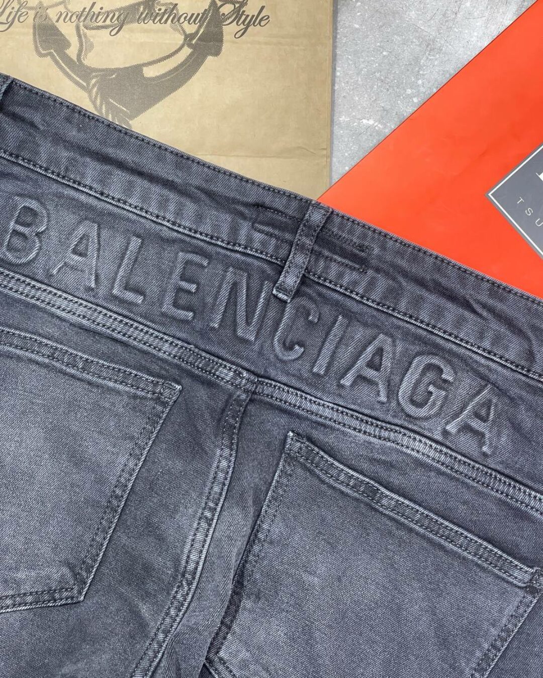 Джинсы Balenciaga