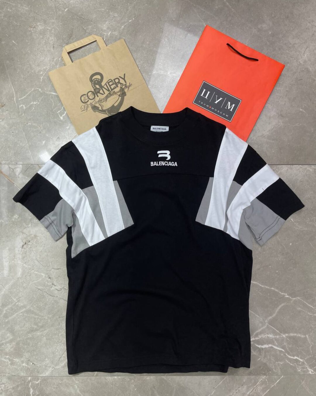 Футболка Balenciaga