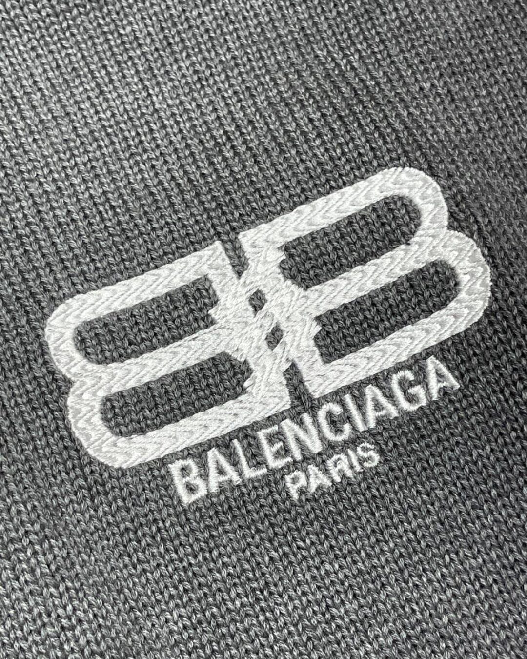 Свитер Balenciaga — фото 4
