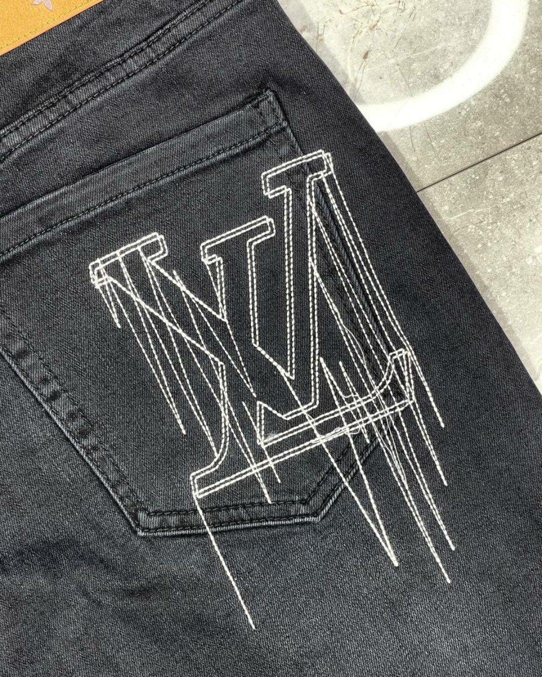 Джинсы Louis Vuitton