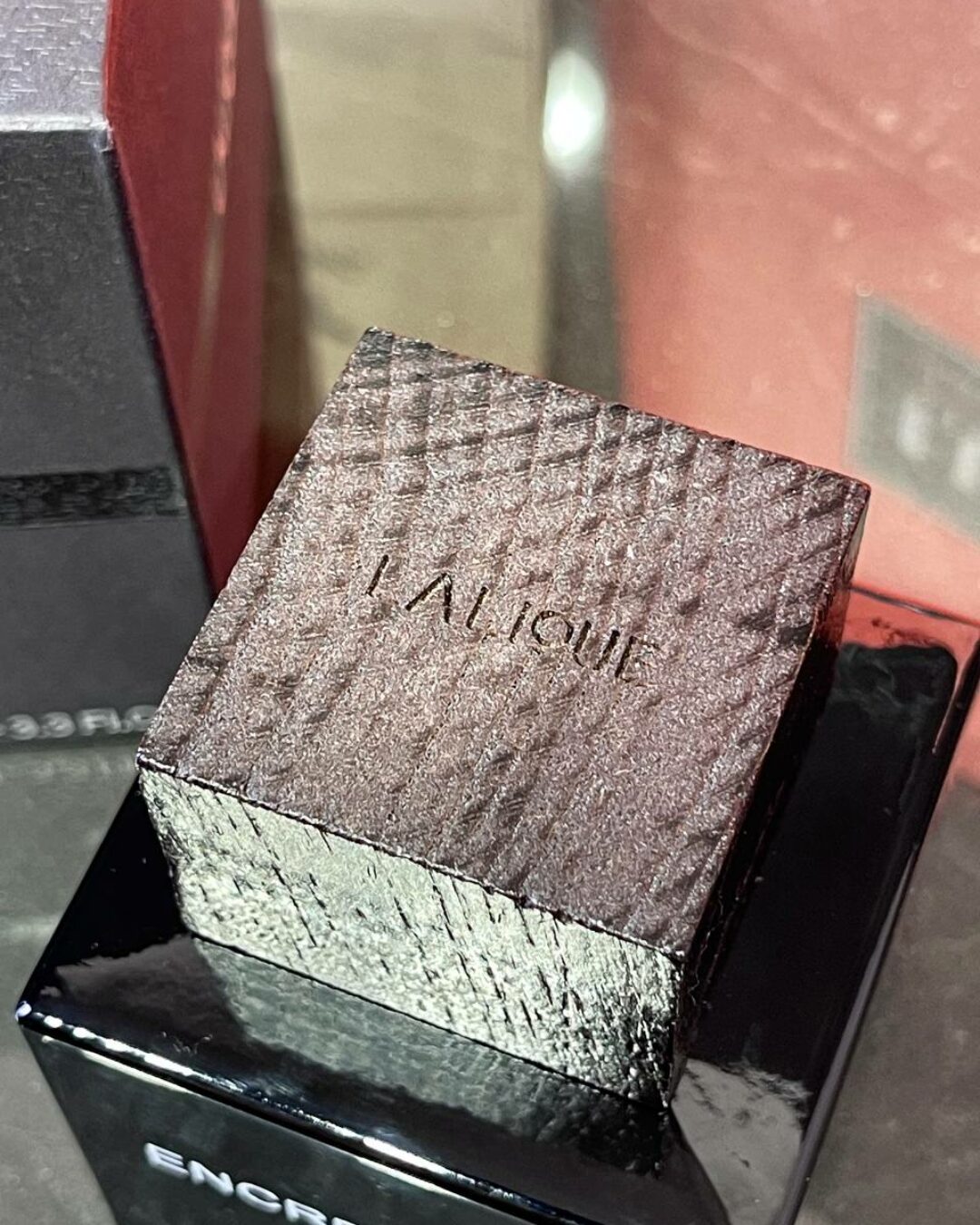 Парфюм Encre Noire Lalique