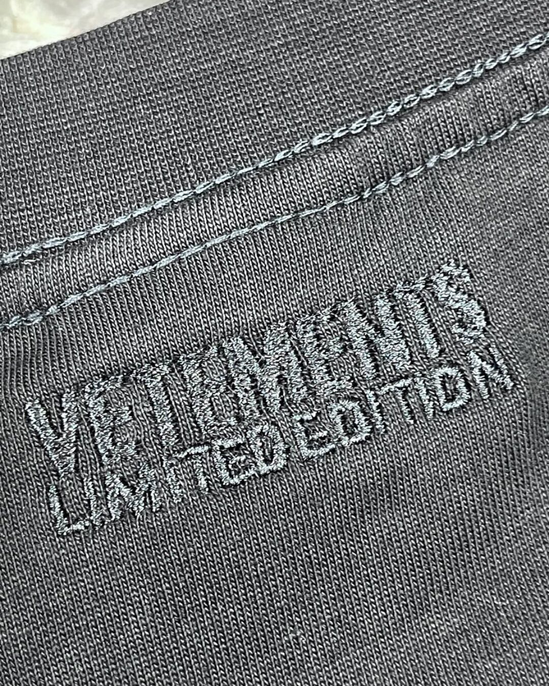 Футболка Vetements TNF Logo — фото 9