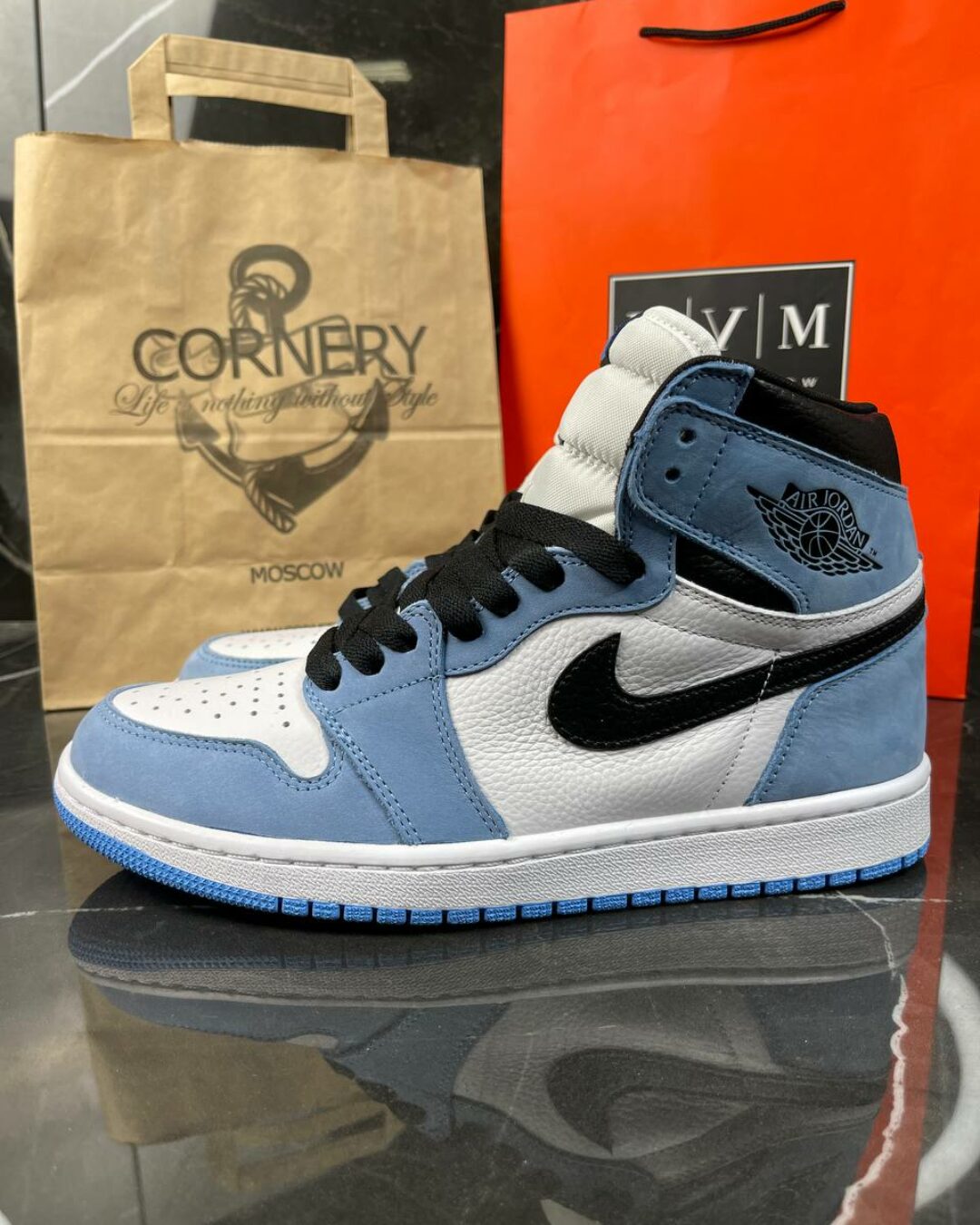 Кроссовки Jordan 1 Retro High White University Blue Black
