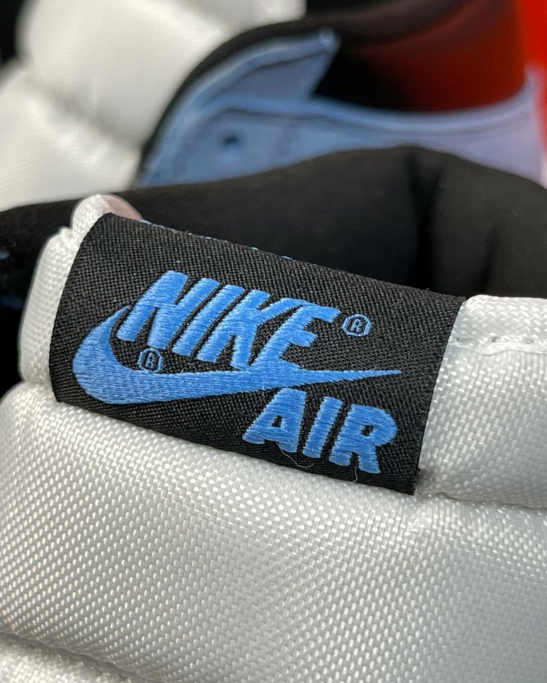 Кроссовки Jordan 1 Retro High White University Blue Black