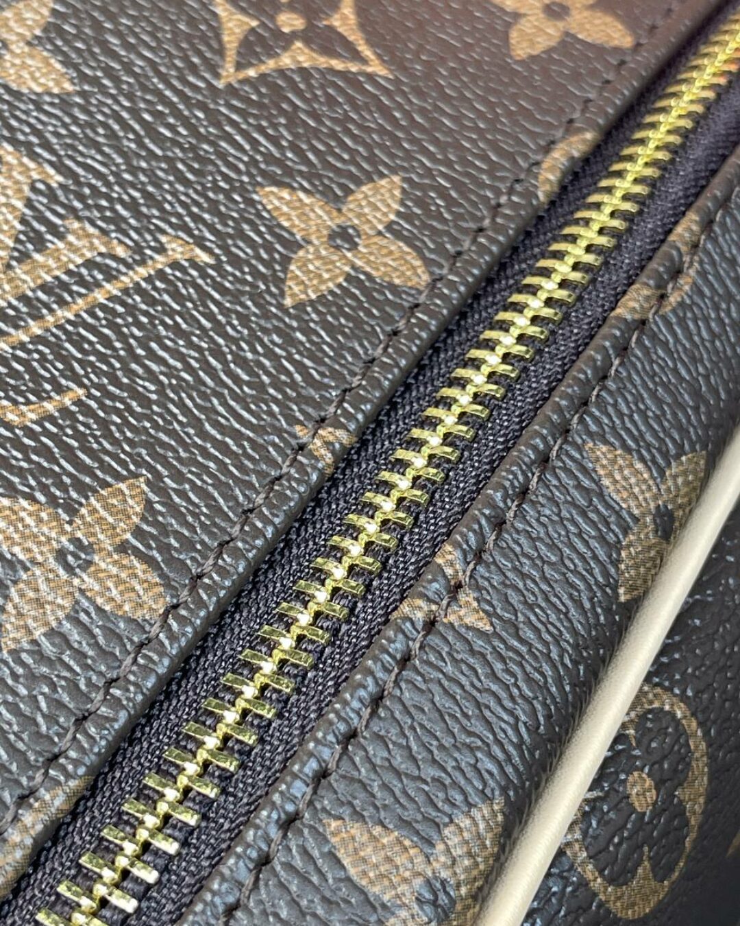 Несессер Louis Vuitton